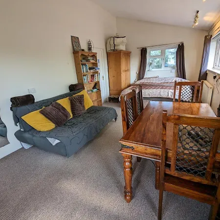 Bristol Self-Catering Studio+Kitchen+Parking Exterior photo